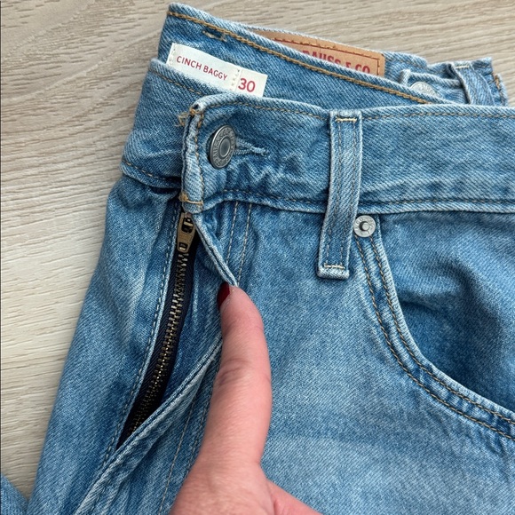 Levi’s - Cinch Baggy Women’s Jeans - Picture 12 of 16